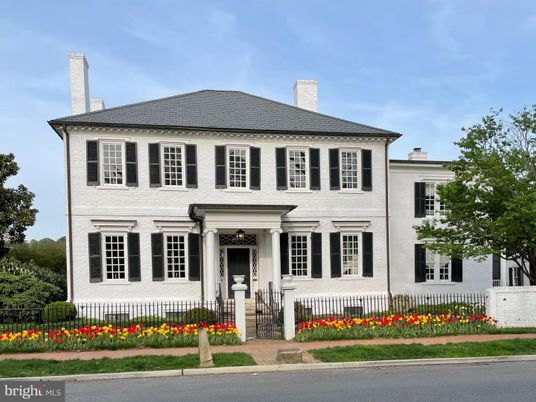 Exterior, Facade, Georgian