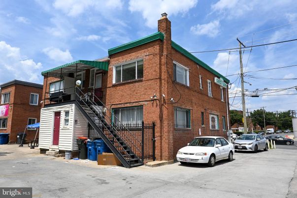 Exterior, Facade, Brick Facade, Rowhouse