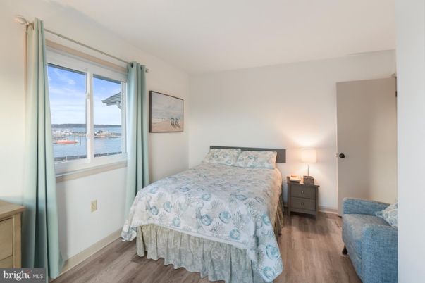 Bedroom, Interior, Water, Wood Texture Flooring