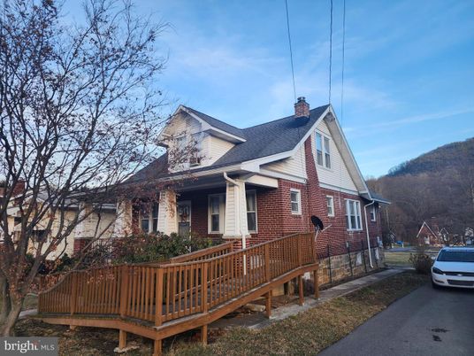 Exterior, Facade, Brick Facade, Queen Anne Victorian
