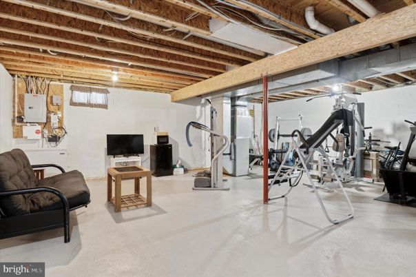 Fitness Equipment, Interior, Wooden Beams