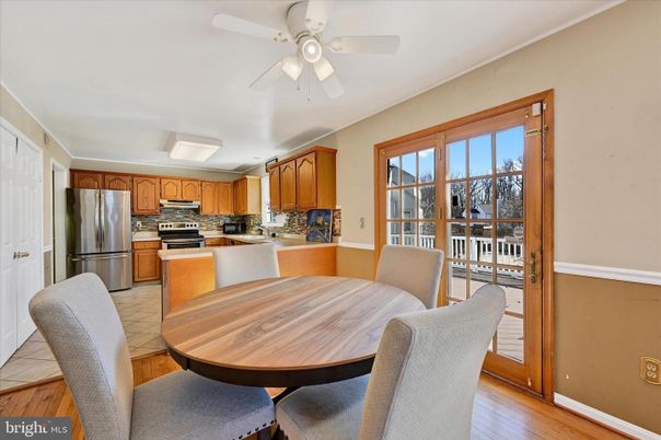 Dining room, Interior, Kitchen, Stainless Steel Appliances, Wood Texture Flooring