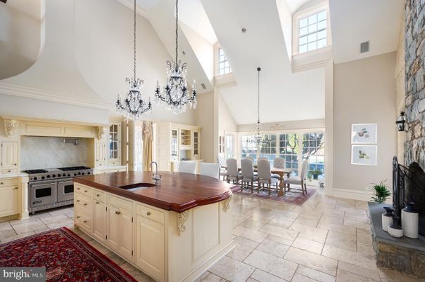Chandelier, Dining room, Interior, Kitchen, Pendant Lights, Stainless Steel Appliances