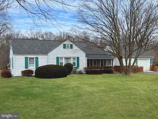 Backyard, Exterior, Facade, Cape Cod