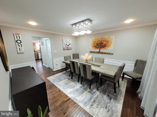 Chandelier, Dining room, Interior, Recessed Lighting, Wood Texture Flooring