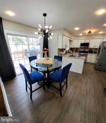 Dining room, Interior, Kitchen, Pendant Lights, Recessed Lighting, Wood Texture Flooring