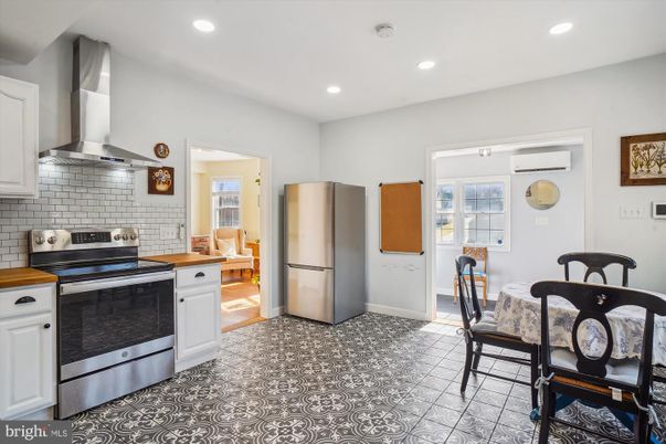 Dining room, Interior, Kitchen, Recessed Lighting, Stainless Steel Appliances