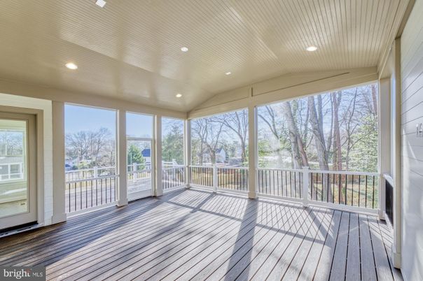 Interior, Recessed Lighting, Sun Room, Wood Texture Flooring