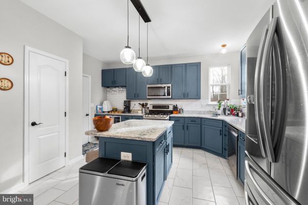 Interior, Kitchen, Pendant Lights, Stainless Steel Appliances