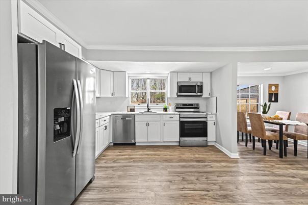 Dining room, Interior, Kitchen, Recessed Lighting, Stainless Steel Appliances, Wood Texture Flooring