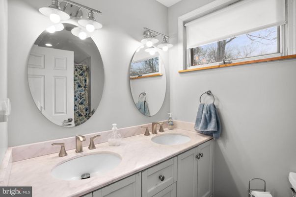 Bathroom, Dual Sink Vanities, Interior