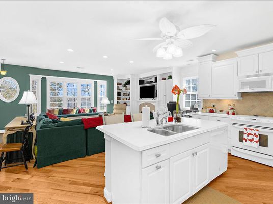 Interior, Kitchen, Living room, Recessed Lighting, Wood Texture Flooring