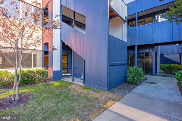 Backyard, Exterior, Facade, Modern