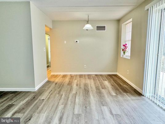 Empty room, Interior, Pendant Lights, Wood Texture Flooring