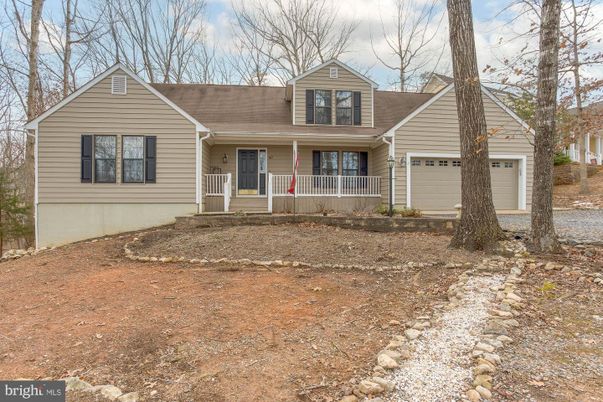 Attached, Exterior, Facade, Ranch