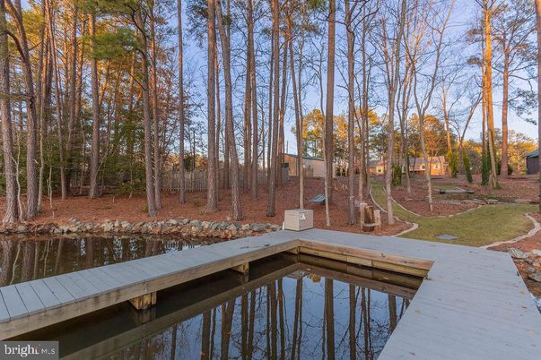 Exterior, Lake