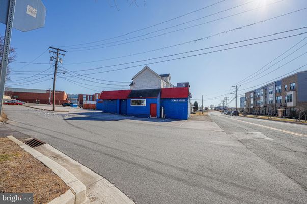Exterior, Facade, None