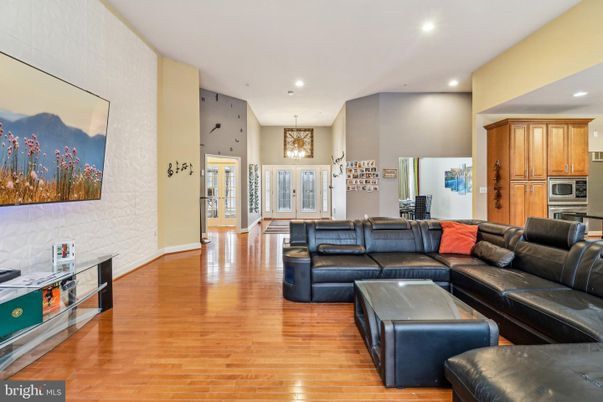 Interior, Kitchen, Living room, Pendant Lights, Recessed Lighting, Stainless Steel Appliances, Wood Texture Flooring