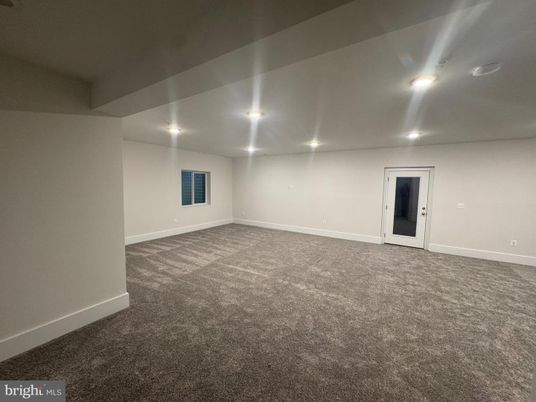 Empty room, Interior, Recessed Lighting