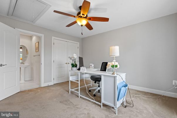 Home Office, Interior