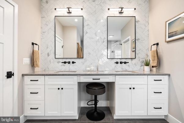 Bathroom, Dual Sink Vanities, Interior