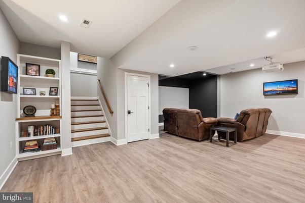 Interior, Recessed Lighting, Wood Texture Flooring