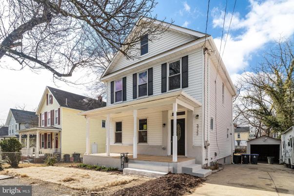 Exterior, Facade, Queen Anne Victorian