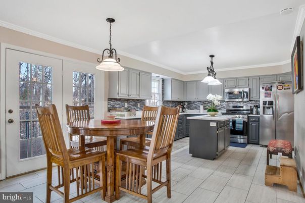 Dining room, Interior, Kitchen, Pendant Lights, Stainless Steel Appliances