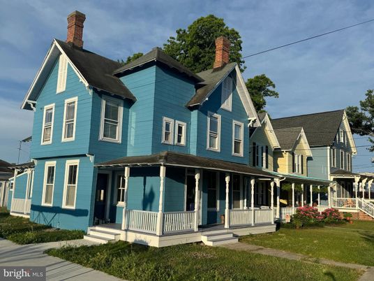 Exterior, Facade, Queen Anne Victorian