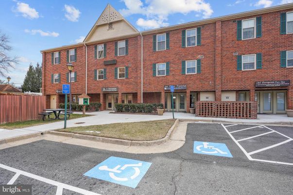 Exterior, Facade, Brick Facade, Rowhouse