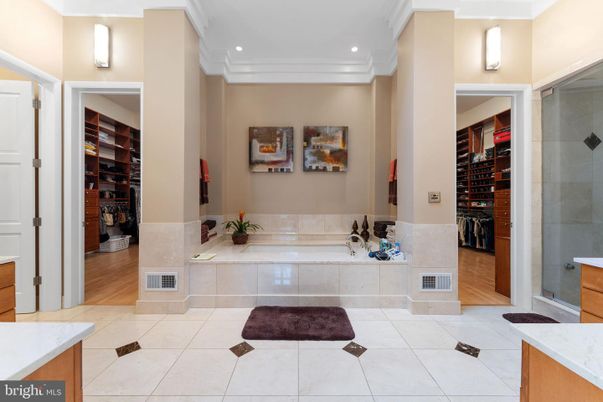 Interior, Recessed Lighting, Walk-in Closets, Wood Texture Flooring