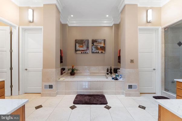 Bathroom, Interior, Recessed Lighting