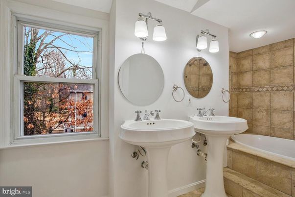 Bathroom, Dual Sink Vanities, Interior