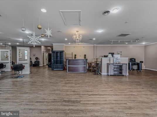 Chandelier, Fitness Equipment, Interior, Recessed Lighting, Wood Texture Flooring