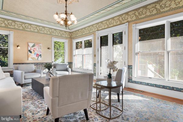 Chandelier, Interior, Living room