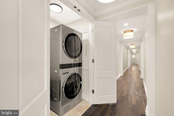 Interior, Utility Closets, Washer, Wood Texture Flooring