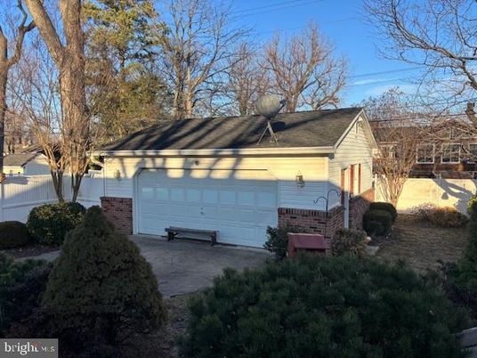 Detached Garage, Exterior