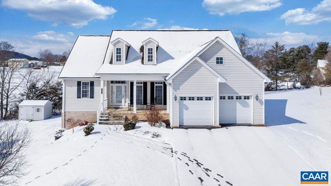 Attached, Exterior, Facade, Farmhouse