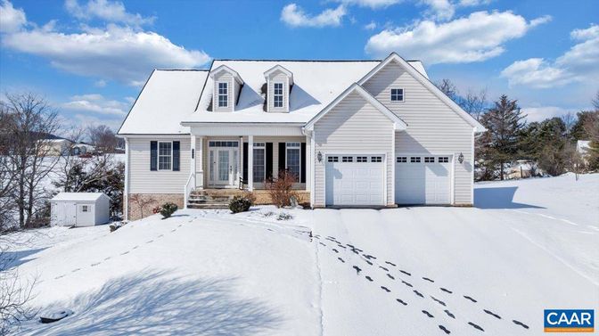 Attached, Exterior, Facade, Farmhouse