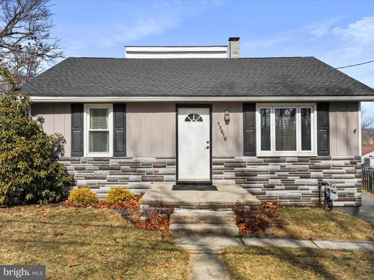 Exterior, Facade, Cape Cod