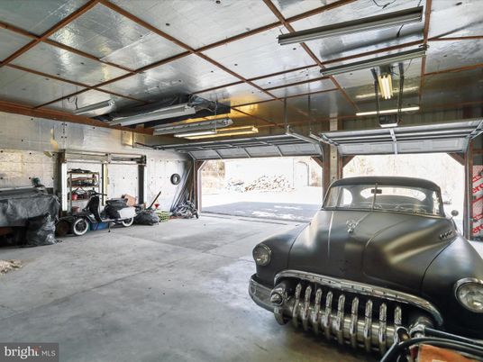 Garage, Interior