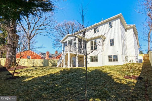 Backyard, Exterior, Facade, Queen Anne Victorian