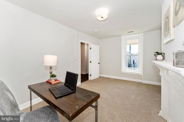 Home Office, Interior