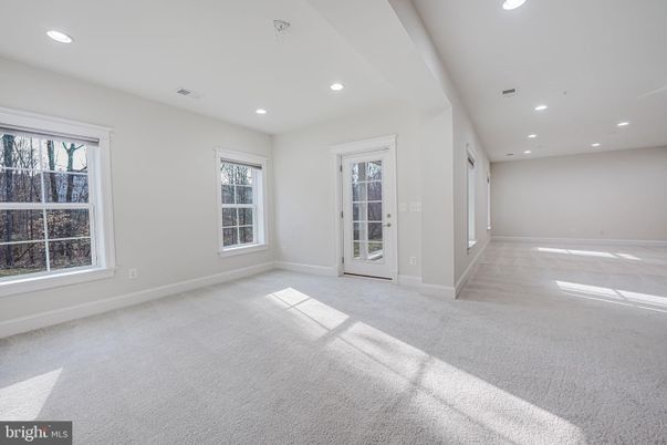 Empty room, Interior, Recessed Lighting