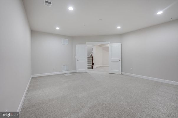Empty room, Interior, Recessed Lighting