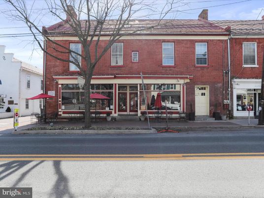 Exterior, Facade, Brick Facade, Rowhouse
