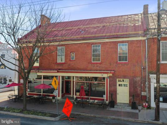 Exterior, Facade, Brick Facade, Georgian