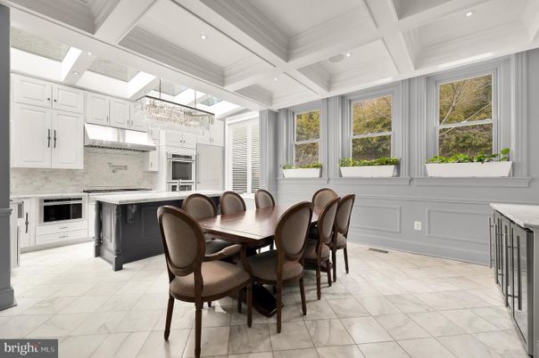 Chandelier, Dining room, Interior, Kitchen, Marble, Recessed Lighting, Stainless Steel Appliances