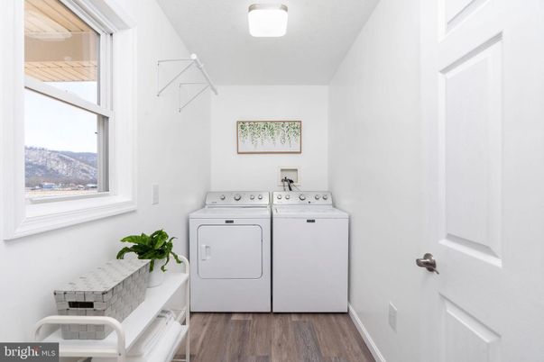 Interior, Utility Closets, Washer, Wood Texture Flooring