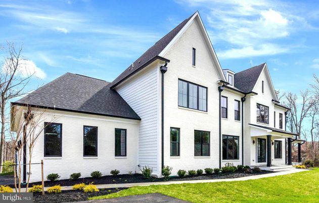 Exterior, Facade, Farmhouse